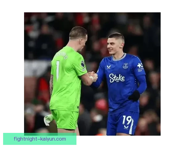 路易斯·邓克在英超赛季表现稳健，成为球队防线重要支柱